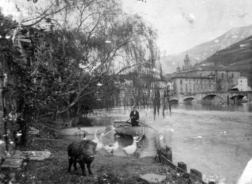 El rio Oria con el puente de Navarra al fondo, 1896