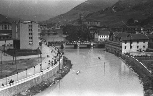 Paseo nuevo y bateles en el rio Oria, 1936