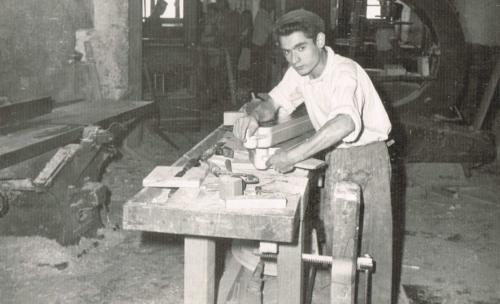 Trabajadores en el taller: Manolo Ropero